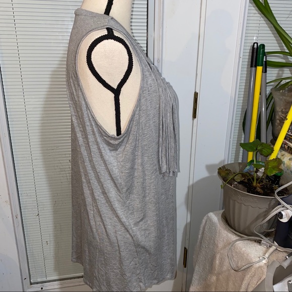 Avenue Size 14/16 gray tank with hanging fringe - Picture 4 of 6